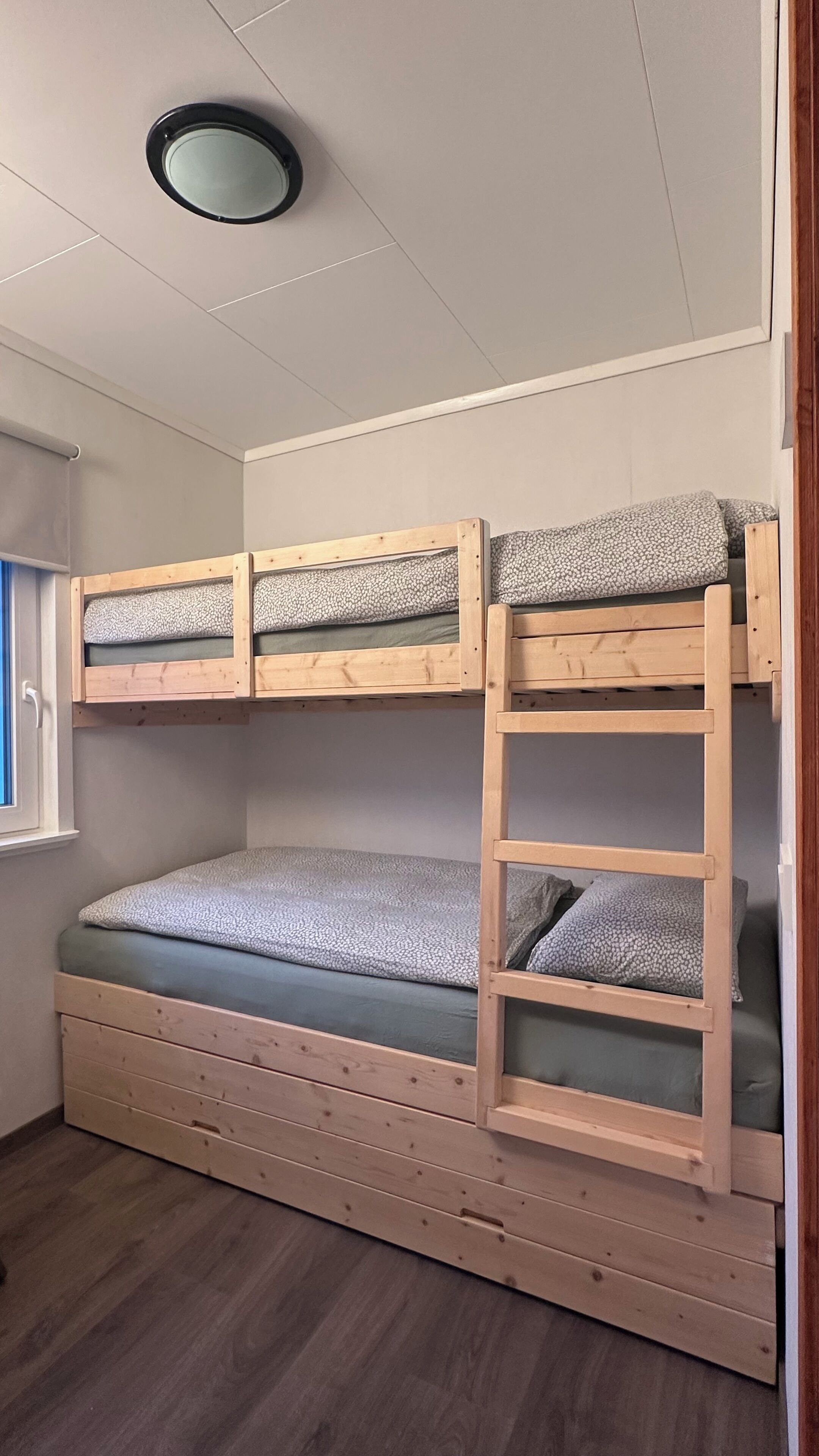 2 slaapkamers, reisbedje, gratis wifi, beddengoed