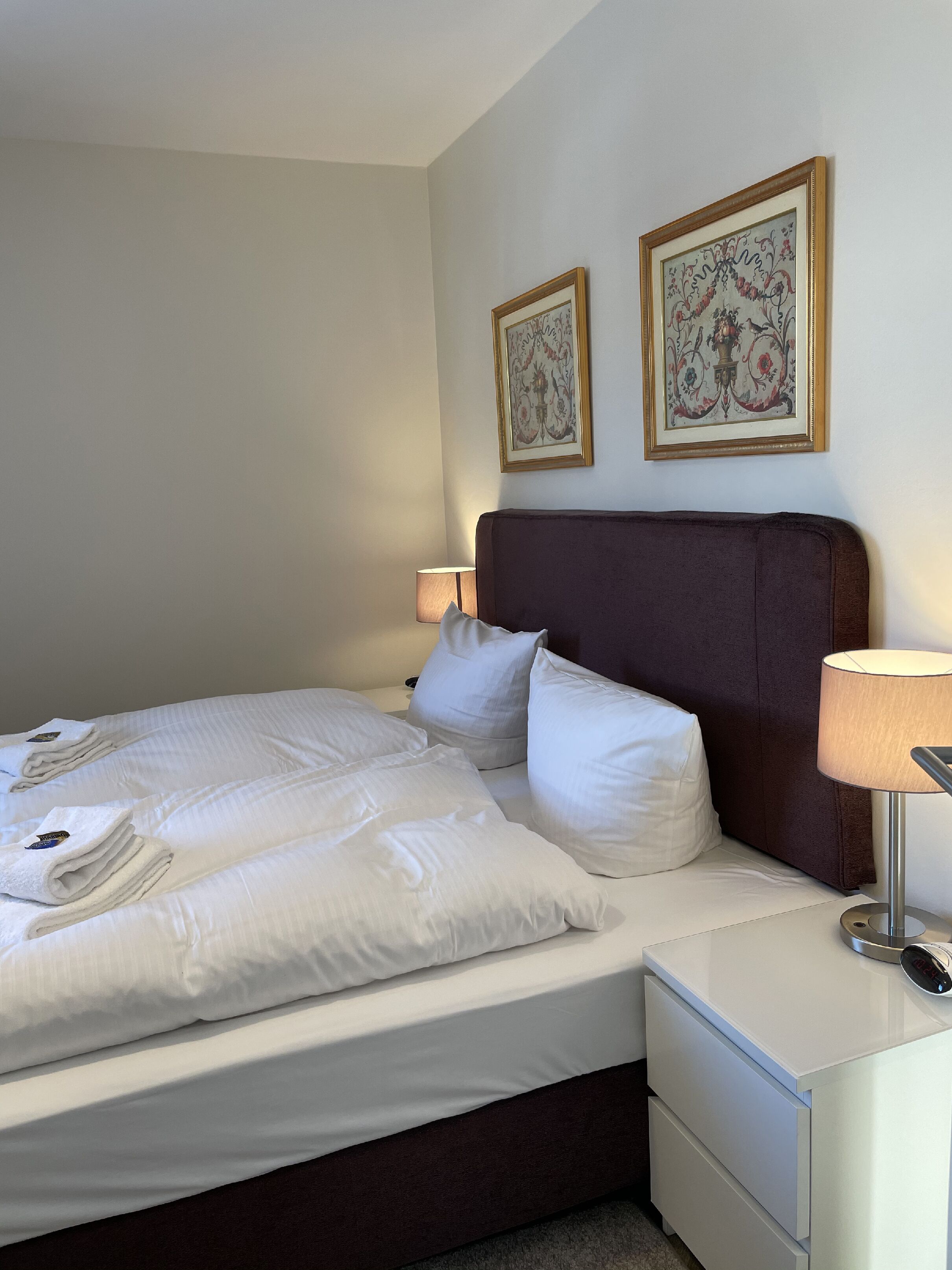 Bügeleisen/Bügelbrett, Reisekinderbett, kostenloses WLAN, Bettwäsche