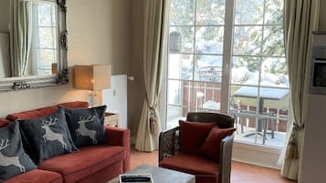 TV, fireplace, DVD player, stereo