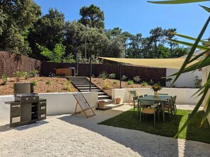 Outdoor dining - House between forest & beach on foot • Nordic bath (Jard-sur-Mer)