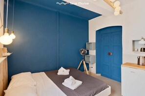 1 bedroom - Give yourself to a few days of relaxation in Riomaggiore and choose the Alga room, located in a very convenient position for visiting all the Cinque Terre.It is just a few minutes from Riomaggiore central station and the room consists of a double bed, a  (Riomaggiore)