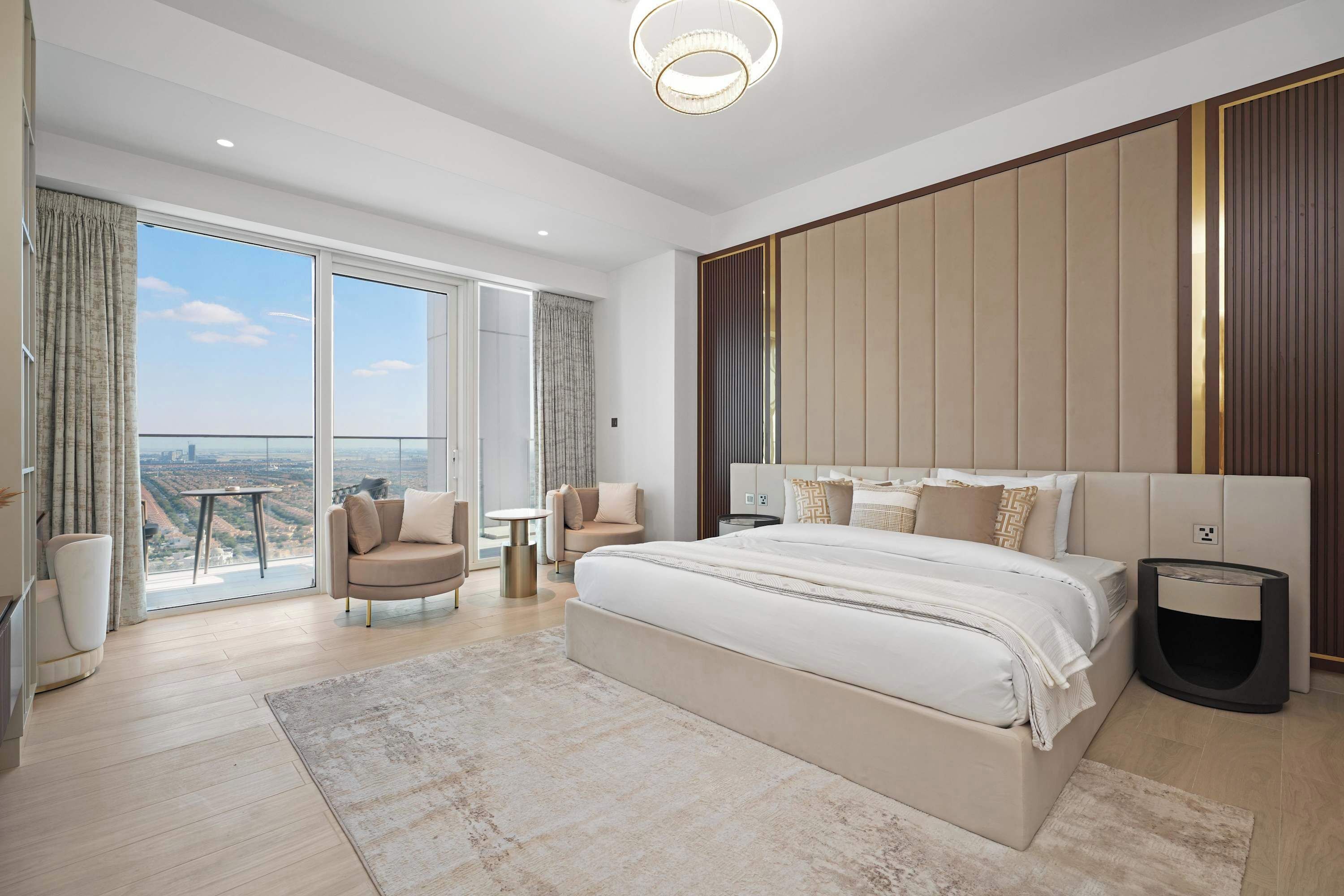 3 عدّة غرف نوم ومكواة/لوح كي وواي فاي وملاءات  أسرّة