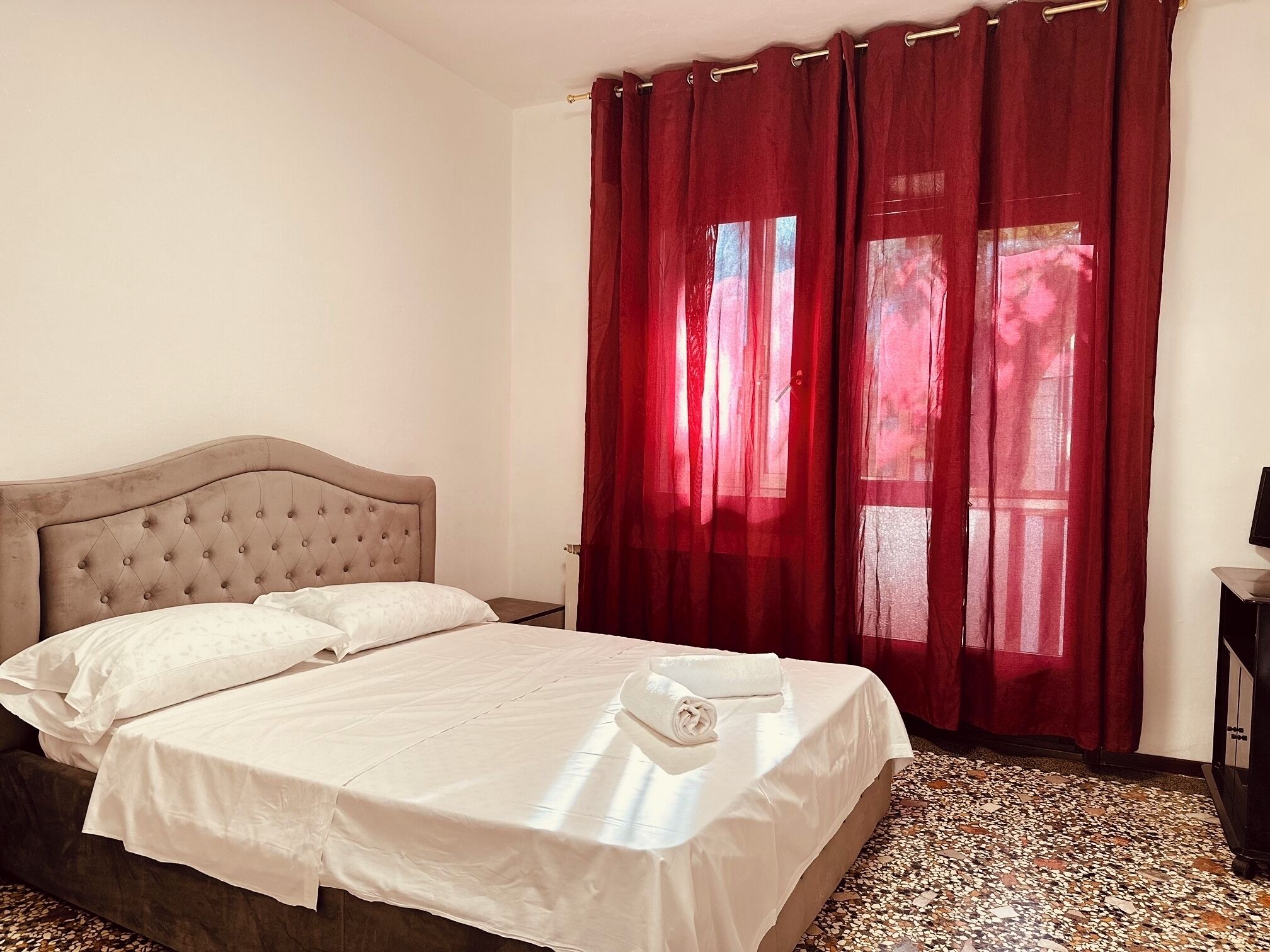 1 室のベッドルーム、WiFi (無料)、ベッドシーツ