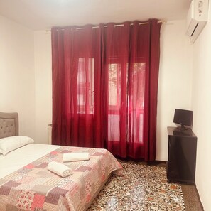 1 quarto, Wi-Fi de cortesia, roupa de cama