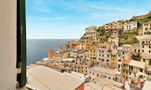 View from property - Give yourself to a few days of relaxation in Riomaggiore, choose the Alga room, located in a very convenient position for visiting all the Cinque TerreIt is just a few minutes from Riomaggiore central station.The room consists of a double bed, a bedside (Riomaggiore)