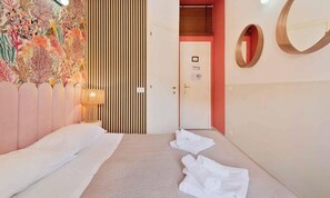 Room - Give yourself to a few days of relaxation in Riomaggiore, choose the Alga room, located in a very convenient position for visiting all the Cinque TerreIt is just a few minutes from Riomaggiore central station.The room consists of a double bed, a bedside  (Riomaggiore)