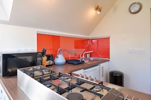 Kühlschrank, Mikrowelle, Ofen, Toaster