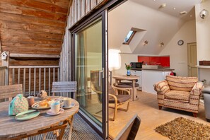 Interior - Canal Central (Maesbury Marsh)