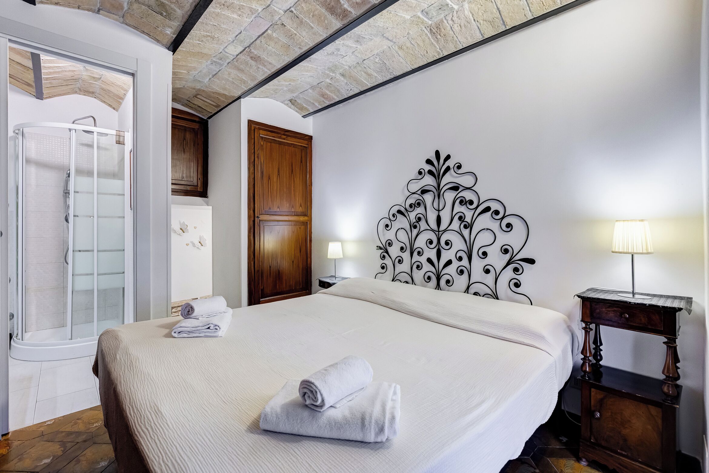 Duplex, 1 Queen Bed, Patio, Courtyard View | Iron/ironing board, free WiFi
