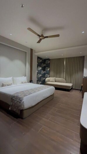 Double Room | Free WiFi - Hariganga S The Lake Attitude (Amravati)