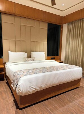 Double Room | Free WiFi - Hariganga S The Lake Attitude (Amravati)