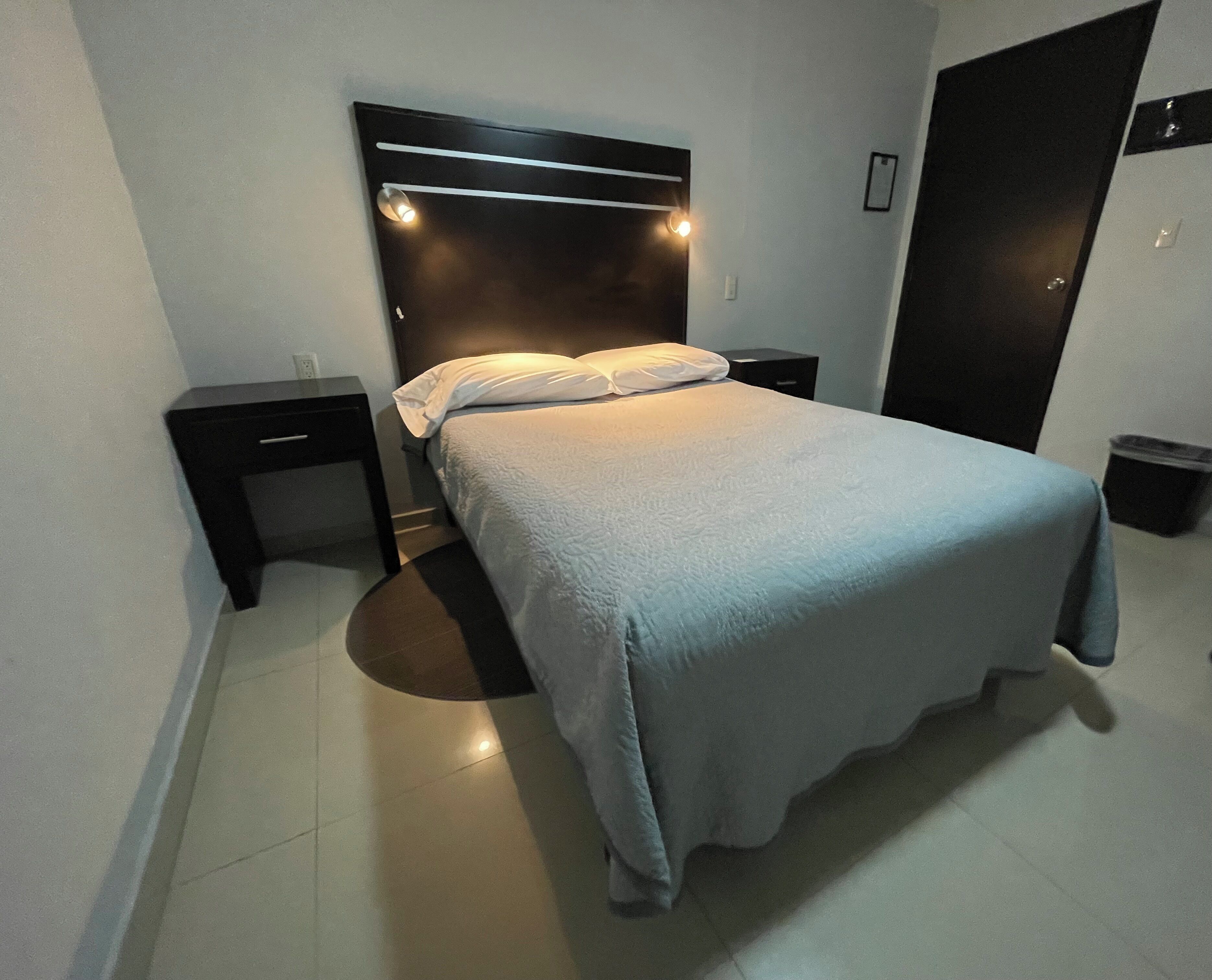 Habitación básica, para no fumadores | Tabla de planchar con plancha y wifi gratis 