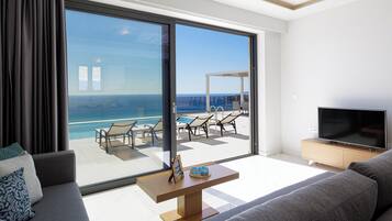 Deluxe Villa, 2 Bedrooms, Private Pool, Sea View (ERATO) | Opholdsområde | Fladskærms-tv