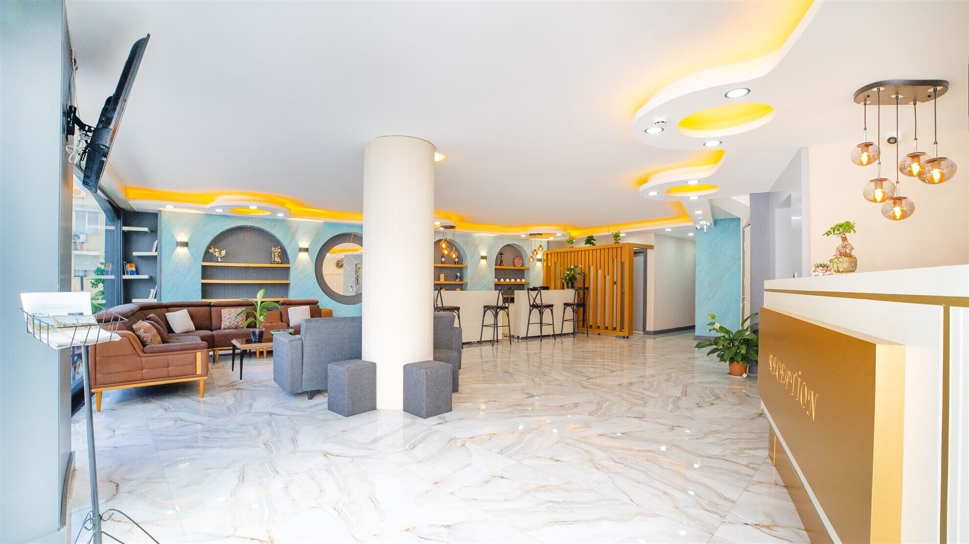 Lobby lounge