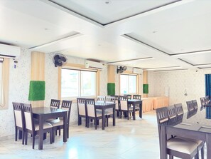 Restaurant - New Beach Resort Puri (Brahmagiri)