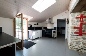 Fridge, microwave, oven, stovetop - Gite near Rennes and Nantes (Sion-les-Mines)