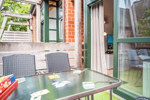 Outdoor dining - Moin and welcome to Apartment Deichglück! (Dangast)