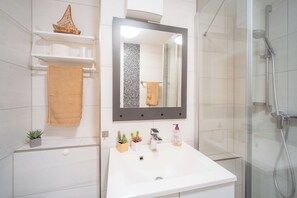 Shower - Moin and welcome to Apartment Deichglück! (Dangast)