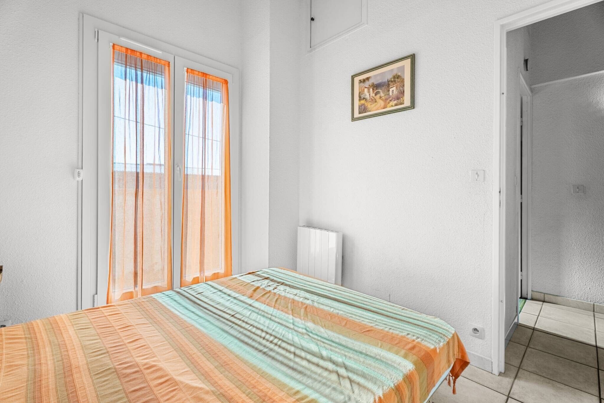 Iron/ironing board, bed sheets