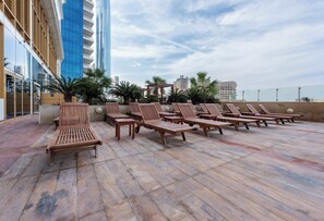 Terrace/patio - Free housekeeping visits during your stay - StayShort - High-Floor 1 Bedroom in Dubai Marina that Sleeps 3 (Dubai Marina)