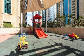 Children’s area - Free housekeeping visits during your stay - StayShort - High-Floor 1 Bedroom in Dubai Marina that Sleeps 3 (Dubai Marina)