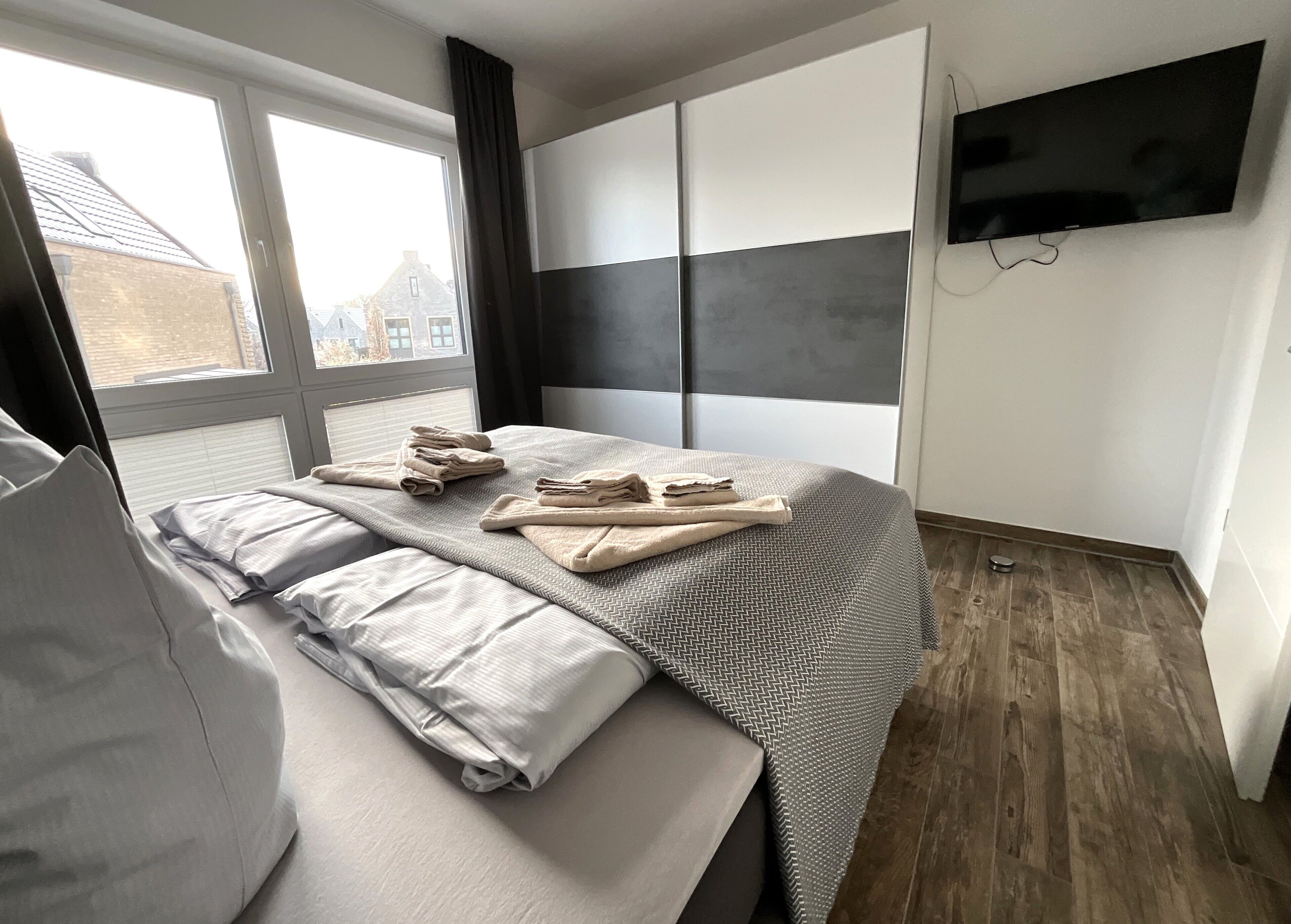 2 bedrooms, iron/ironing board, travel cot, free WiFi