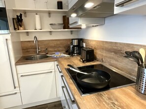 Fridge, microwave, oven, stovetop - Moin and welcome to Apartment Küstenglück! (Dangast)