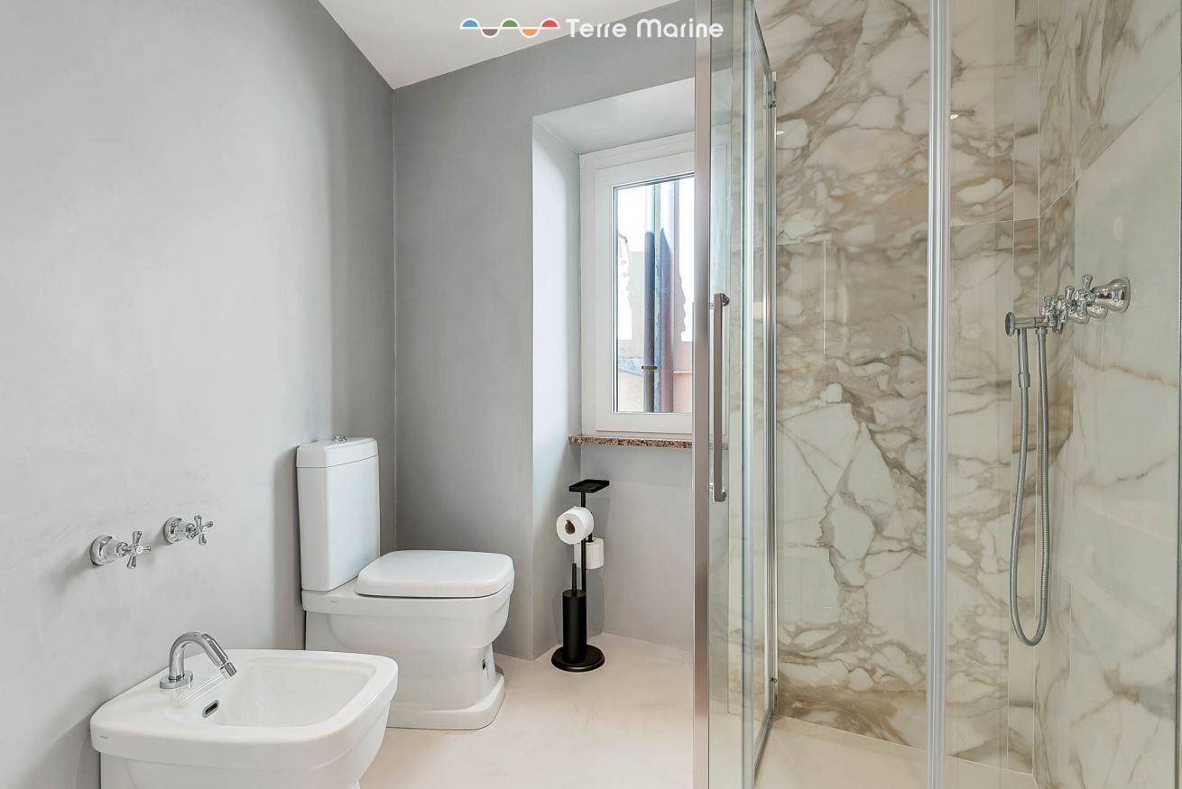 Dusche, Bidet, Shampoo