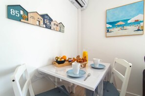 Dining - Petit Bijou in the heart of Agde's port center (Agde)