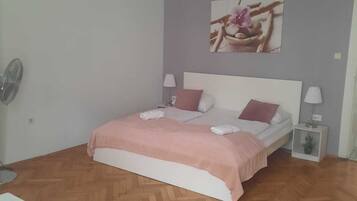 基础公寓 | 熨斗/熨板、免费 WiFi