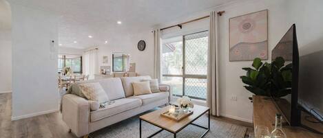 テレビ、書斎 / ワークスペース