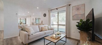 Serene Stafford Retreat w Pool & Alfresco, Sleeps 7