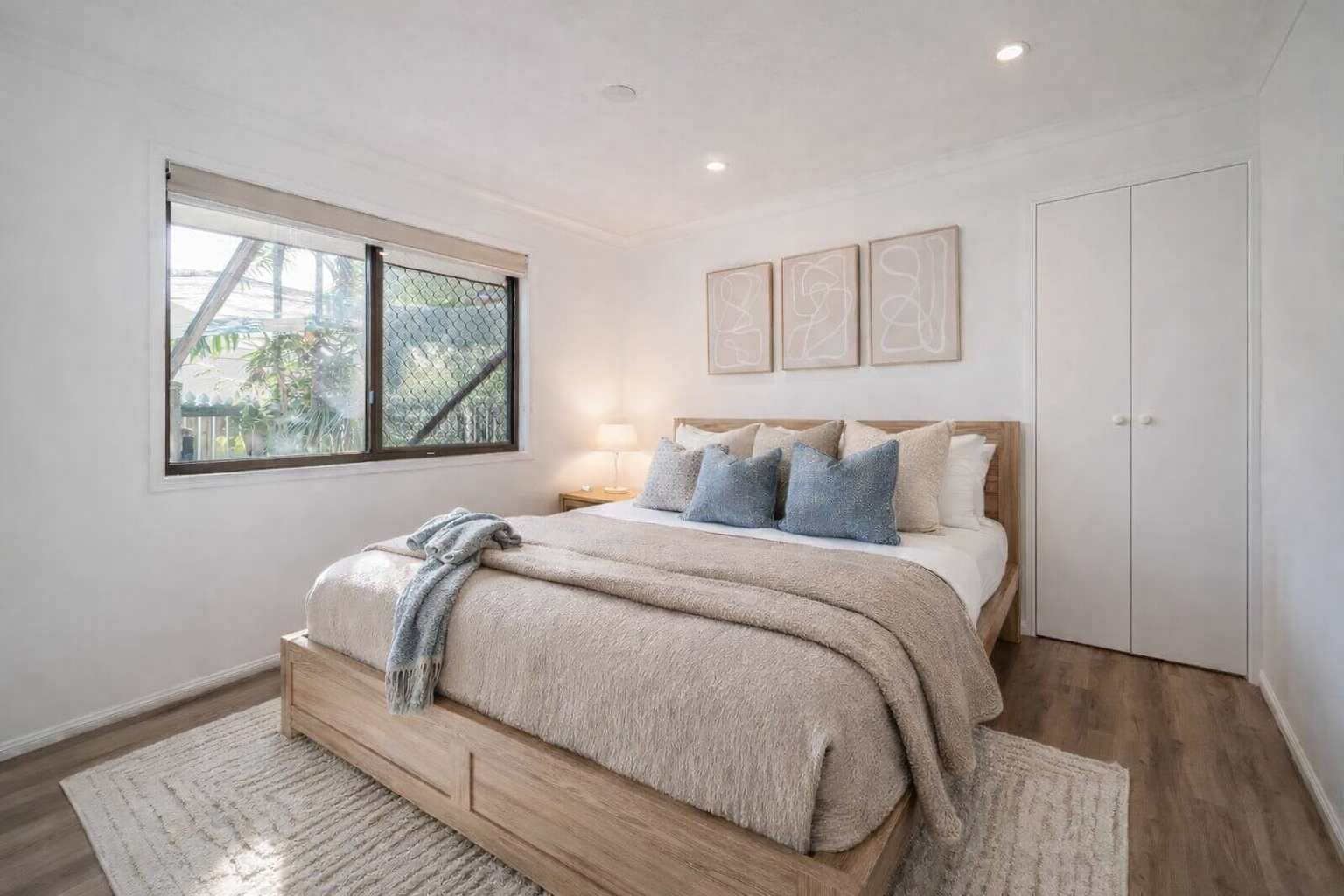 4 bedrooms, desk, iron/ironing board, WiFi