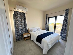 3 bedrooms, iron/ironing board, WiFi, bed sheets - Charming 3-bedroom villa in peaceful Albion with pool, Villa Serenity (Albion)