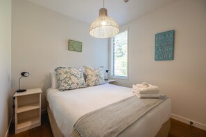 3 bedrooms, iron/ironing board, bed sheets