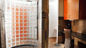 Executive-Suite, Gartenblick | Dusche im Bad