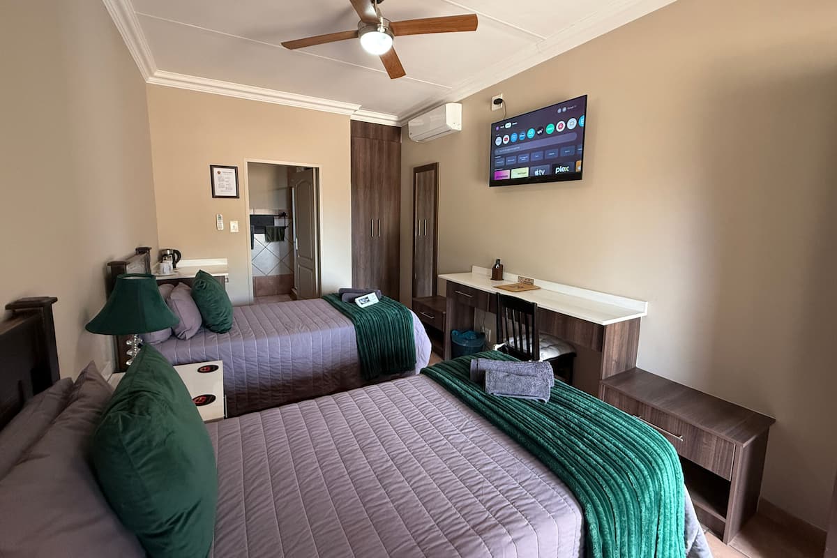 Chambre Confort avec lits jumeaux, vue jardin