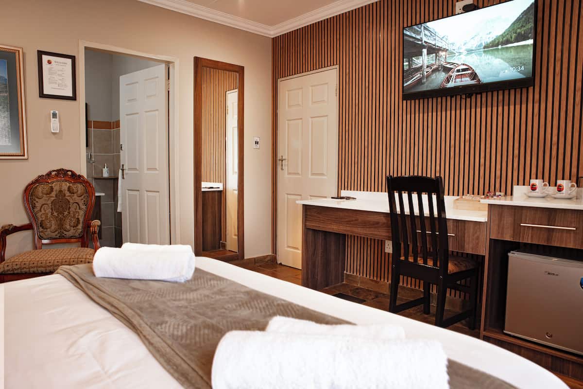 Double or Twin Room | Laptop workspace, free WiFi