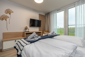 2 bedrooms, iron/ironing board, travel cot, free WiFi