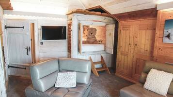 Suite Studio Familiale, balcon, vue lac | Intérieur