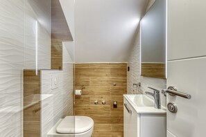 Shower, hair dryer, towels - Villa Aurana ZadarVillas (Vrana)