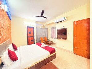Desk, free WiFi - Aadya Beach Resort (Brahmagiri)