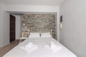 Iron/ironing board, WiFi, bed sheets - Cozy Corner in Petralona (Athina)