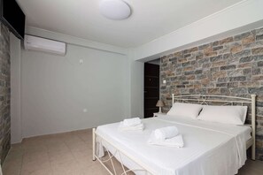 Iron/ironing board, WiFi, bed sheets - Cozy Corner in Petralona (Athina)