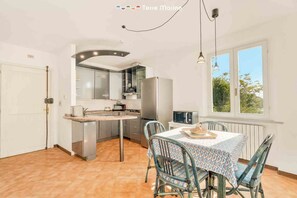 Fridge, microwave, dishwasher - Welcome to Casa Paola, your relaxing oasis surrounded by greenery, with a splendid sea view, located in the quiet village of Pozzuolo, just minutes from Lerici.The house can comfortably accommodate up to 4 people and is ideal for families or groups of fr (Lerici)