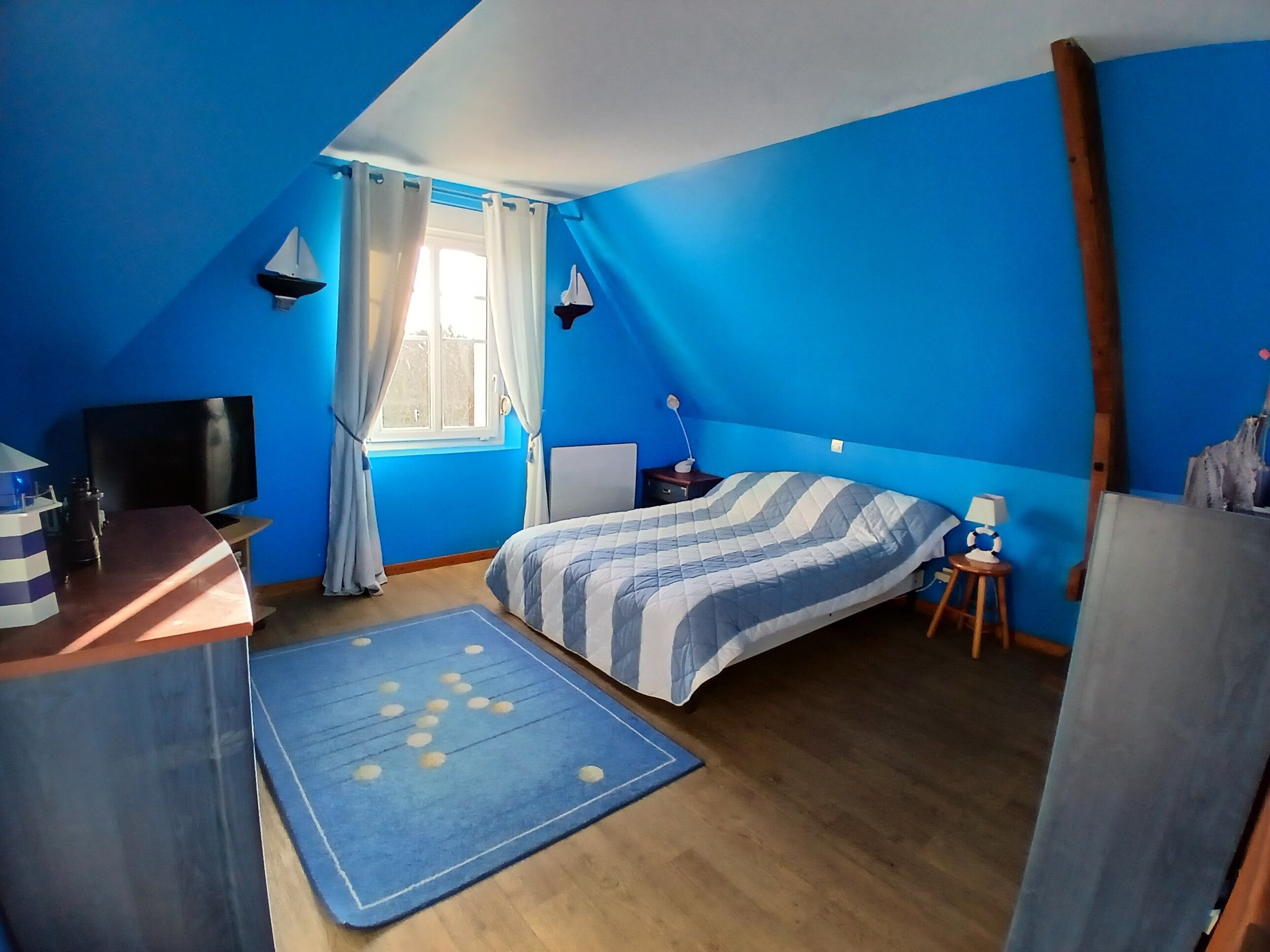 5 habitaciones, tabla de planchar con plancha y internet 