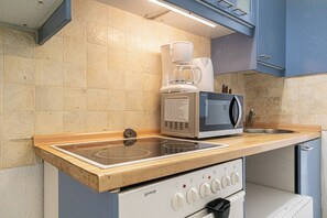 Basic Apartment | Private kitchen - Modern 2BR Long Stay Near Rennweg (Vienna)