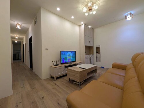 Full 2B2B Accessible Home on the 1st Floor, Sleeps 5, in Xinyi District, Taipei.