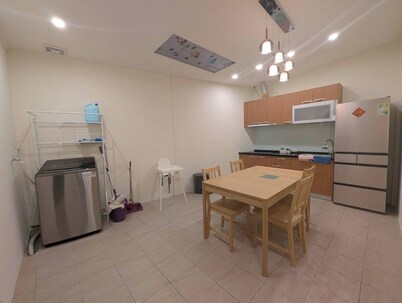 Full 2B2B Accessible Home on the 1st Floor, Sleeps 5, in Xinyi District, Taipei.