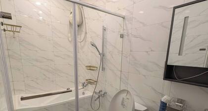 Full 2B2B Accessible Home on the 1st Floor, Sleeps 5, in Xinyi District, Taipei.